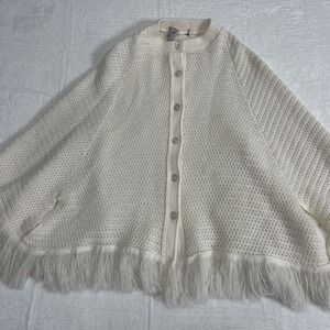 Vtg Wintuk Chris Ann White Knit Poncho Cape‎ Shawl  Button Up Fringe Trim Granny
